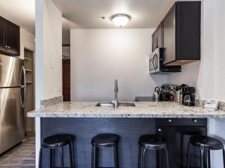 Mountain Flurry Quaint Condo near PCM - 2
