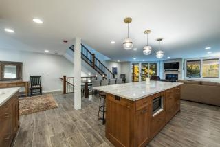 Snowcap Lodge Spacious Townhome with Hot Tub - 1