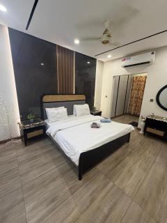 Zeta mall 2bed apartment by Eman Zara - 8