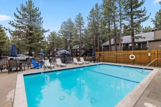 1BR Condo for 4 w Hot Tub Near Shuttle & Shopping - 0