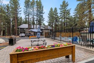 1BR Condo for 4 w Hot Tub Near Shuttle & Shopping - 7