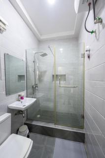 3 Bedroom apartment in Lekki phase one 24hrs light - 4