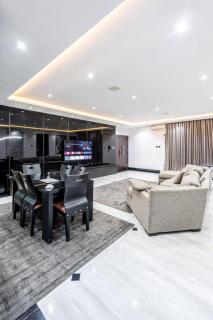 3 Bedroom apartment in Lekki phase one 24hrs light - 1