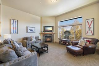 Bears Lair Spacious Townhome with Private Hot Tub - 9