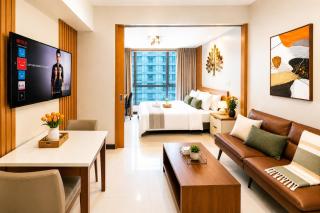 BGC One Uptown Residence King Bed 3 min walk to malls and restaurants - 0