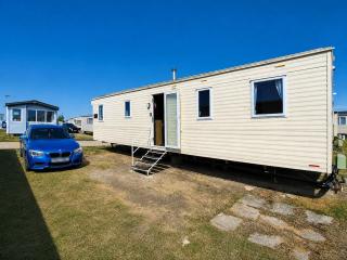 Camber Sands Family Retreat - Sleeps 8 with Wi-Fi - 4