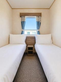 Camber Sands Family Retreat - Sleeps 8 with Wi-Fi - 2