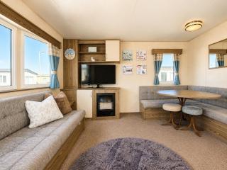 Camber Sands Family Retreat - Sleeps 8 with Wi-Fi - 9