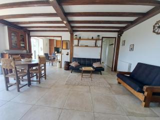 Single-storey house for rent Anglès near lake - 8