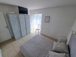 Single-storey house for rent Anglès near lake - 4