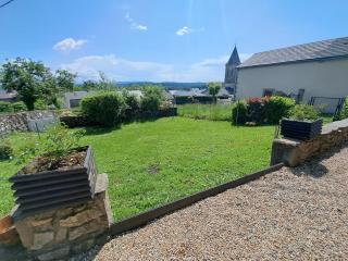 Single-storey house for rent Anglès near lake - 2