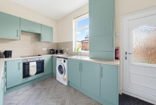 Ideal for Long Stays & Contractors, Darts Board & Free Parking - 9