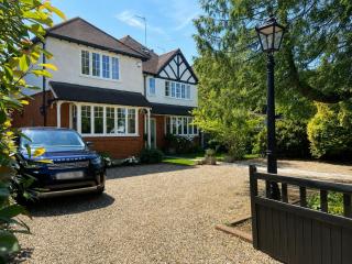 Claygate Village Stay - Parking & London Links - 0