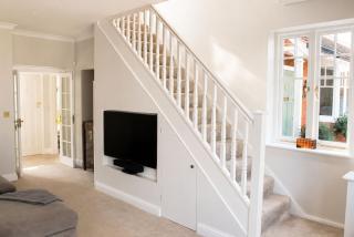 Claygate Village Stay - Parking & London Links - 5