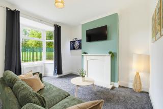 Ideal for Long Stays & Contractors, Darts Board & Free Parking - 0