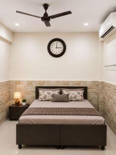 Spacious 1RK in Noida Near Sec 18 Metro &botanical - 0