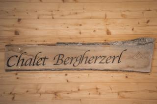 Chalet Bergherzerl im Chiemgau mit Sommerpool, Whirlpool, Sauna und eingezäuntem Garten - 1