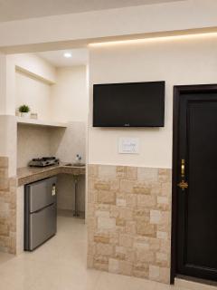 Spacious 1RK in Noida Near Sec 18 Metro &botanical - 4