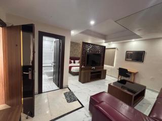 Hotel Paramveer - 8