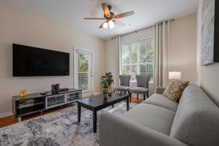 IS2-110 - 3BR condo sleeps 8 near universal - 0
