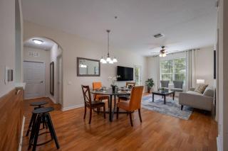 IS2-110 - 3BR condo sleeps 8 near universal - 7