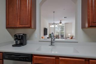 IS2-110 - 3BR condo sleeps 8 near universal - 1