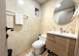 Elegant Beachy 1-Bedroom Vacation Apartment - 6