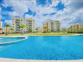 Elegant Beachy 1-Bedroom Vacation Apartment - 3