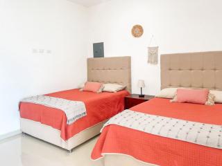 Charming Stay 3 Blocks from the Beach - 4