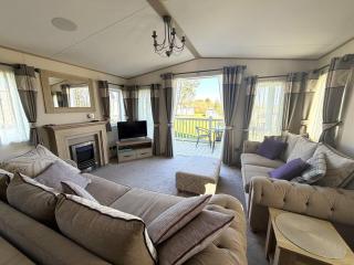 Deer View Escape - 8 Berth Retreat - Malvern View Holiday Park - 0