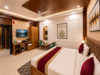Hotel Bellarose Near Delhi Airport - Free Airport Pickup & Drop Complentary Breakfast - 0