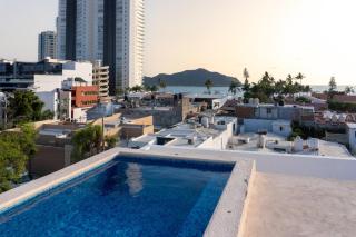 Coastal Stay Just 2 Blocks from the Beach - 7
