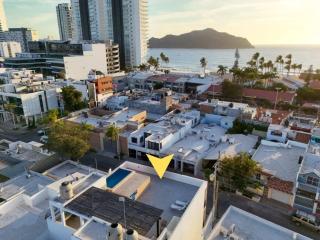 Perfect for couples, just 2 blocks away from beach - 1