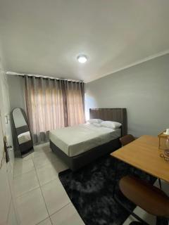 Triple S Guest House - 8