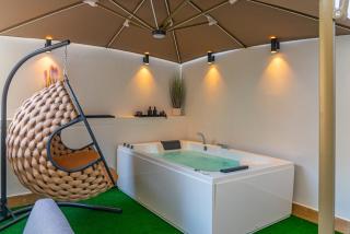 Duplex Raffiné avec Terrasse et Jacuzzi - 0