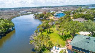 GULF BREEZE HIDEAWAY Waterfront access on the Salt River offers a Dock, Large outdoor firepit, Sleeps 4 in 2 King bedrooms each with a pvt bathroom, 1 Dog Ok with pet fee - 9