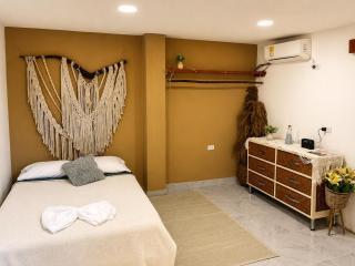 Waikiki Beach Boutique Hostel - 6