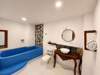 Waikiki Beach Boutique Hostel - 4