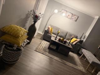 Comfortable & Private 2 bedrooms in a town home - 2