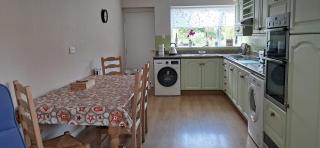 Willow Cottage 4 bed, cosy stopover, dogs welcome - 3