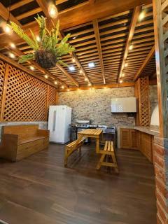 Eugenia Garden Suites, Villa de Lujo 7 Suites, 14 Personas, Piscina, Cancha de Fútbol, Cerca al Aeropuerto de Quito - 8