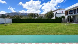 Eugenia Garden Suites, Villa de Lujo 7 Suites, 14 Personas, Piscina, Cancha de Fútbol, Cerca al Aeropuerto de Quito - 6