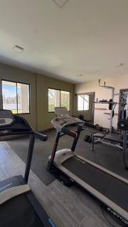 Eugenia Garden Suites, Villa de Lujo 7 Suites, 14 Personas, Piscina, Cancha de Fútbol, Cerca al Aeropuerto de Quito - 4