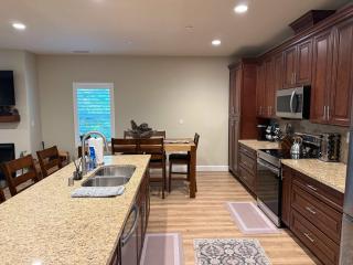 Silver Pines Modern Retreat-3BR New Build - 6