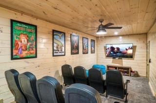 Summer Special, Sleeps 20, Theater, HotTub, Game, Pet Friendly - 0