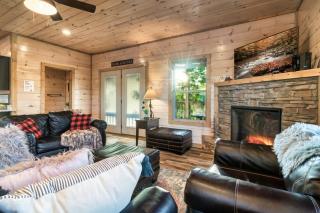 Summer Special, Sleeps 20, Theater, HotTub, Game, Pet Friendly - 1