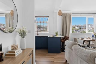Luxury Coastal Retreat Sleeps 8 with Parking - 5
