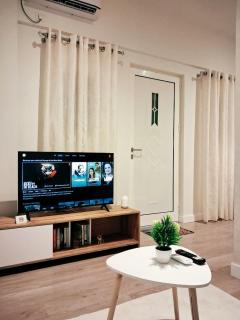 Near Airport Cozy Stay Studio - 2 - 0