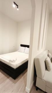 Near Airport Cozy Stay Studio - 2 - 9