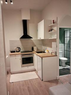 Near Airport Cozy Stay Studio - 2 - 3